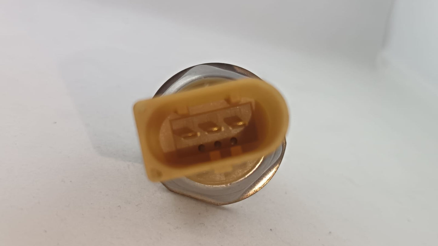 VW/AUDI/SEAT FUEL RAIL SENSOR 3 PIN OVAL PLUG