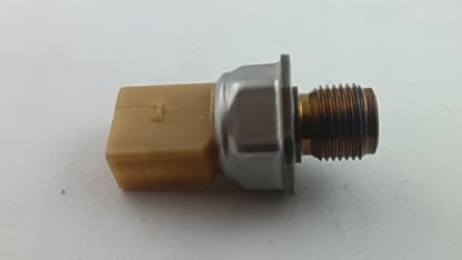 VW/AUDI/SEAT FUEL RAIL SENSOR 3 PIN OVAL PLUG